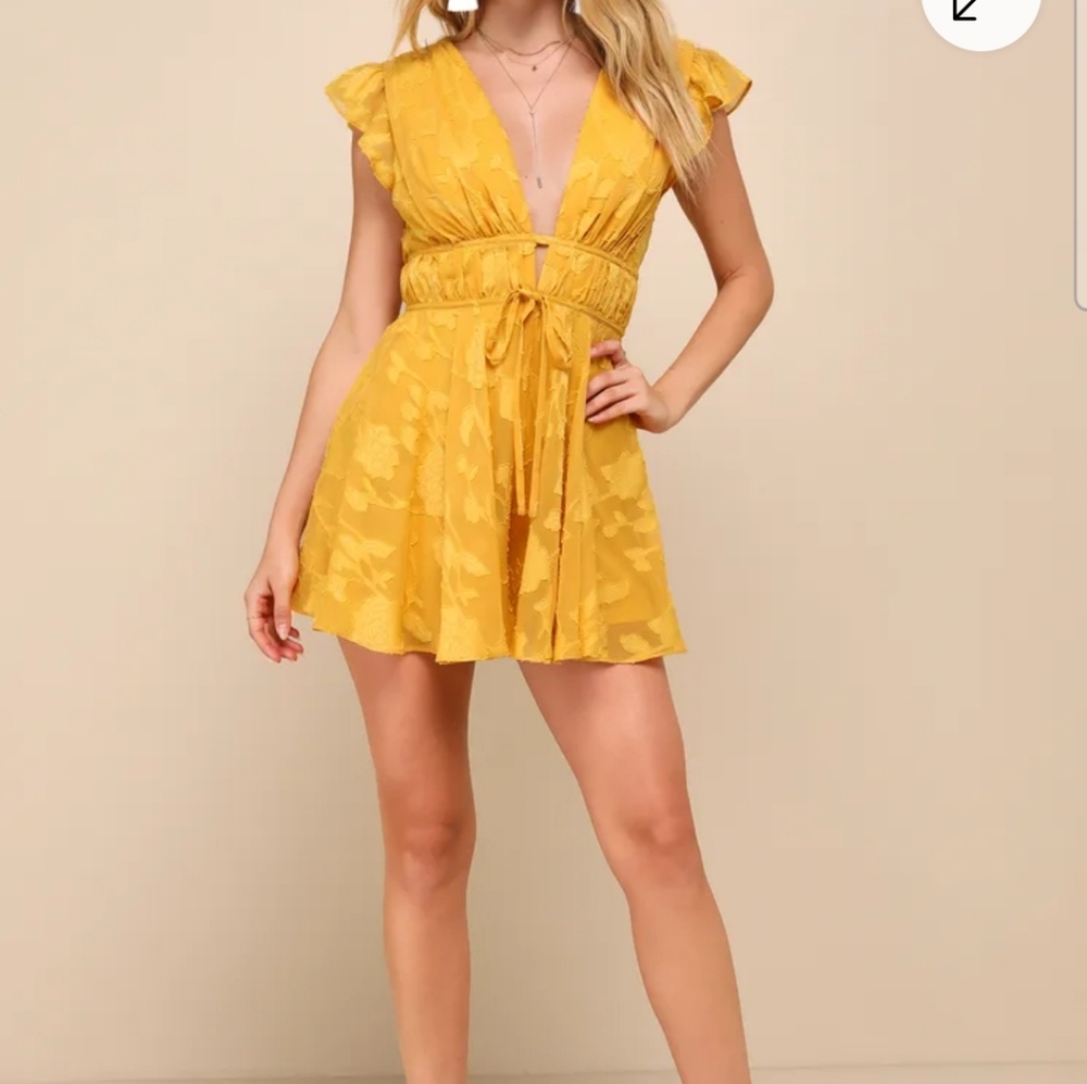 Lulus All About‎ the flowers yellow burnout floral ruffled romper size Small